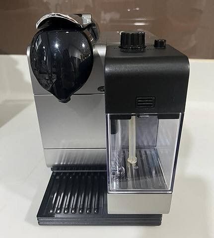 Delonghi nespressomaskin med melkeskummer