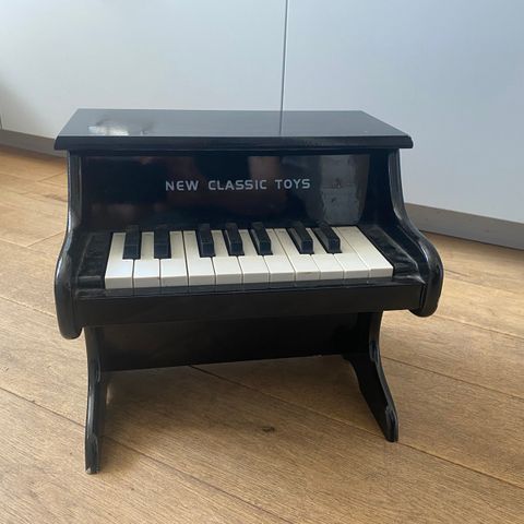 New Classic Toys Piano