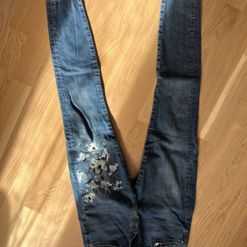 Denimbukser for jenter med blomstertrykk