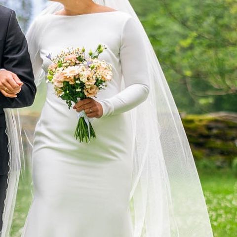 Brudekjole med åpen rygg fra Pronovias