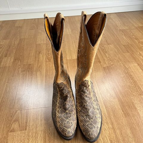 NOCONA BOOTS