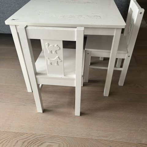 IKEA bord og stoler