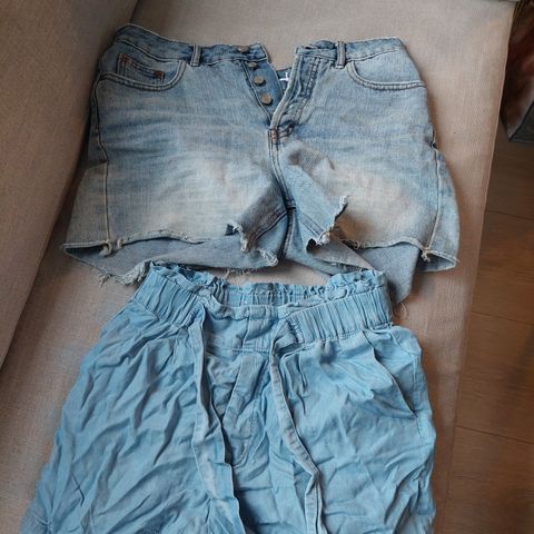 2 shorts til dame selges samlet