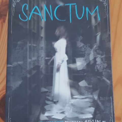 SANCTUM  " Madeleine Roux "