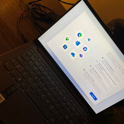 Lenovo Yoga Slim7 14" FHD Bærbar PC