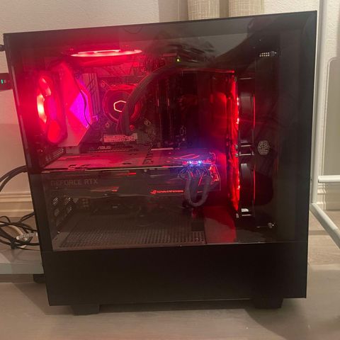 Kraftig gaming PC med 2070 super i7 CPU