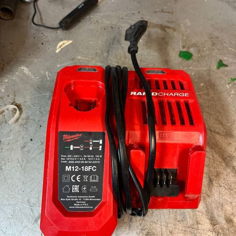 Milwaukee M12 - 18FC