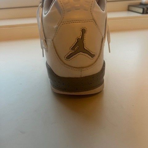 Selger F(a)ke Jordan 4 Oreo