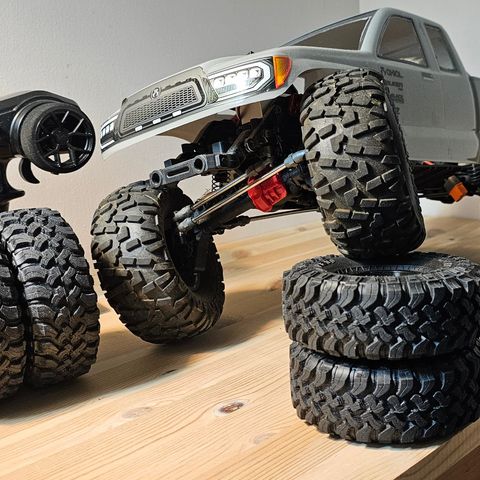 Rc bil Axial Base Camp 1/10 med nye deler