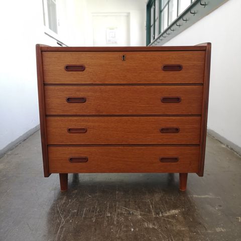 Retro teak kommode, Reservert