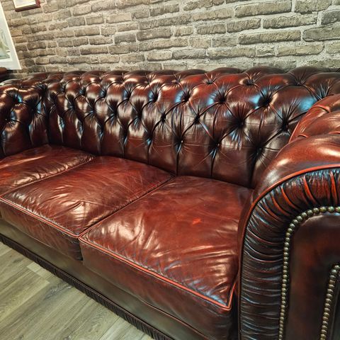 Chesterfield 3-seter club sofa + salongbord