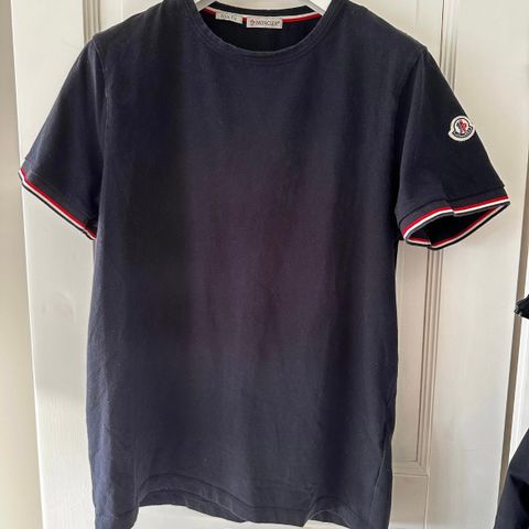 Moncler T-skjorte. Ekte