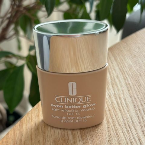 Clinique Even Better Glow Light Reflecting Makeup SPF15