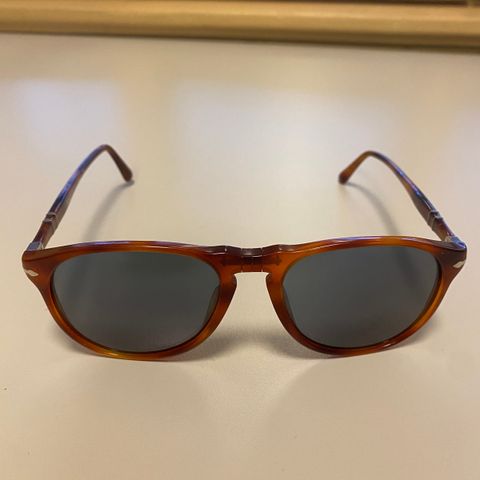 Persol solbriller selges