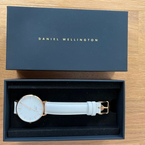 Daniel Wellington Petite Bondi 32mm (ubrukt)