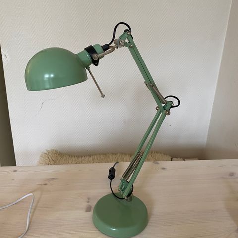 Skrivebordslampe pent brukt