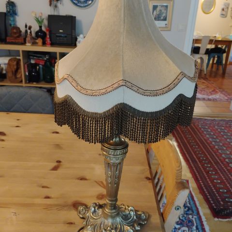 Vintage bordlampe i messing.