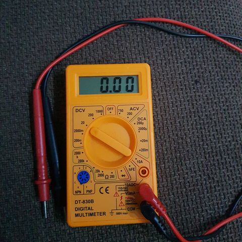 Multimeter DT-830B