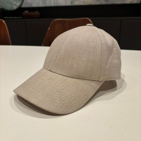 Varsity Caps M UBRUKT + GRATIS NY Caps