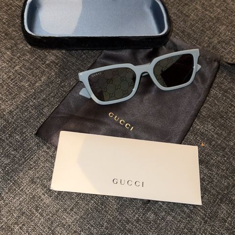 Gucci briller med GG logoer utside glass