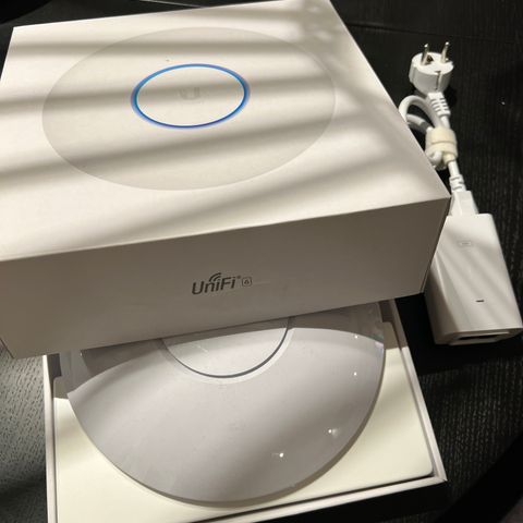 Ubiquiti Unifi U6-LR i eske til salgs