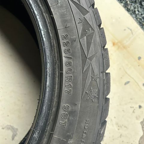 Vinterdekk 4 x 225/50 R17