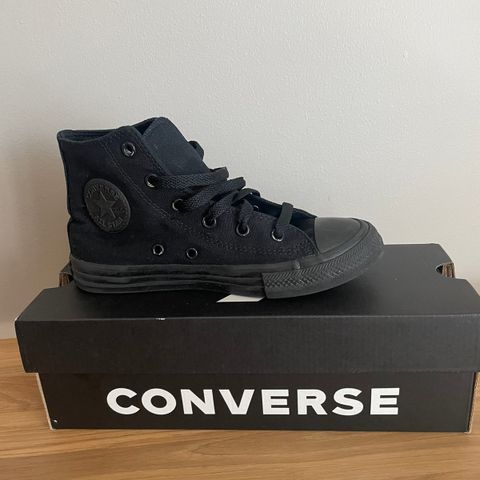 Converse til barn, str. 33