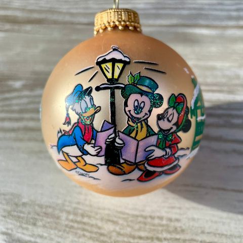 1 sjelden Disney julekule, laga i glas. Donald Duck, Mikke mus og Minnie mus