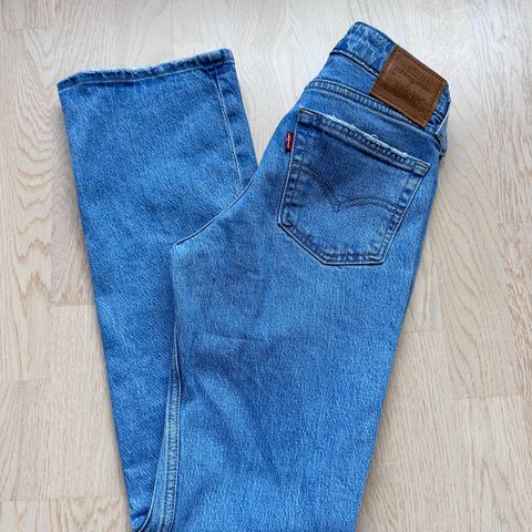 Low bootcut jeans fra Levi’s i str 23