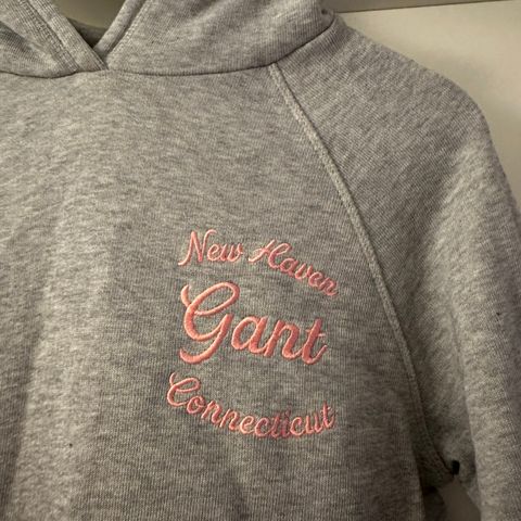 Gant hoodie selges rimelig. Som ny