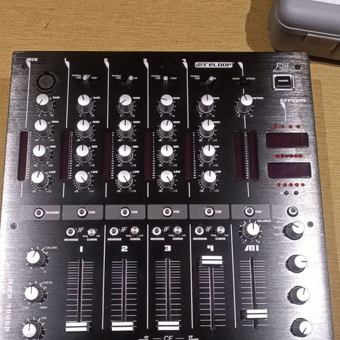 Reloop rmx40 usb dj mikser.