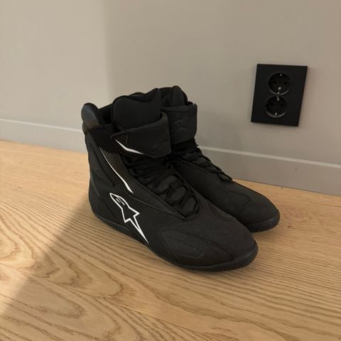 Alpinestars mc sko selges. Brukt to ganger! Str 42,5