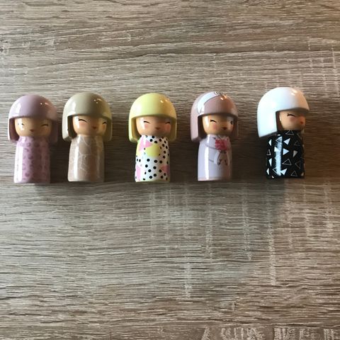 Kokeshi figurer.