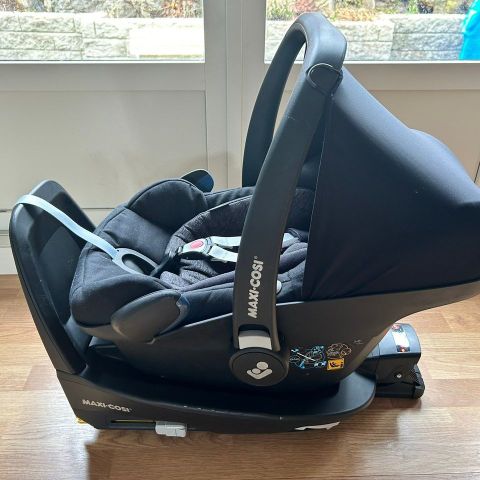 Maxi-cosi Pebble pro i-Size babybilstol med base