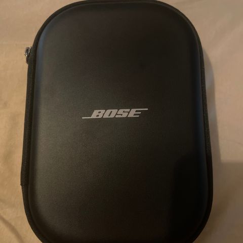 Bose QuietComfort trådløse around-ear hodetelefoner (sort)