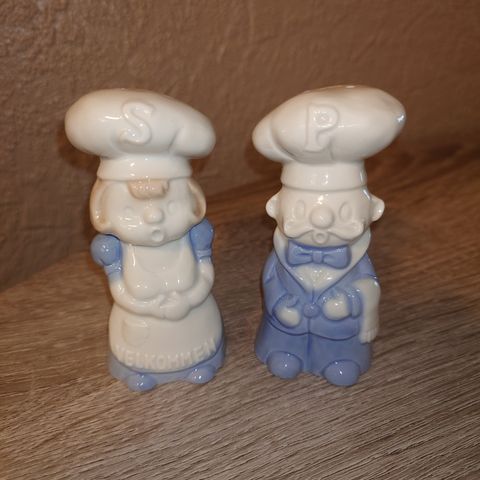 Eldre salt & pepper bøsser, ingen skader, kan sende. Retro.