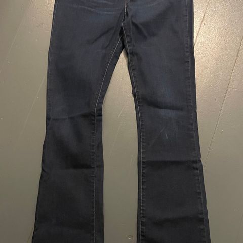 Levis jeans demi curve -frist 15.09