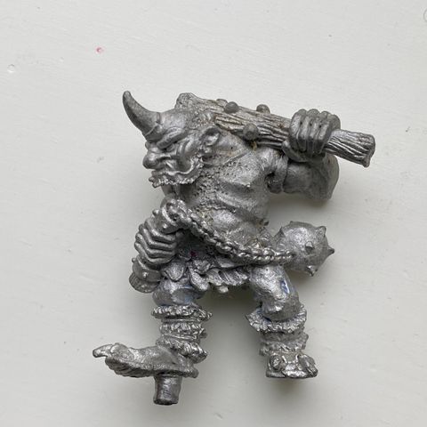 Klassisk Jes Goodwin Warhammer ogre fra Citadel (1986)