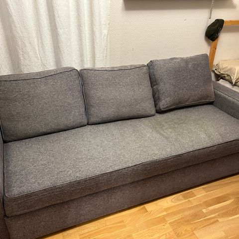 Du får 300 kr for å hente 🙂 Sovesofa | Grå | 3-4 sitteplasser | 2 soveplasser