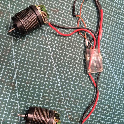 Holms hobbies dual br mini med 2 motorer