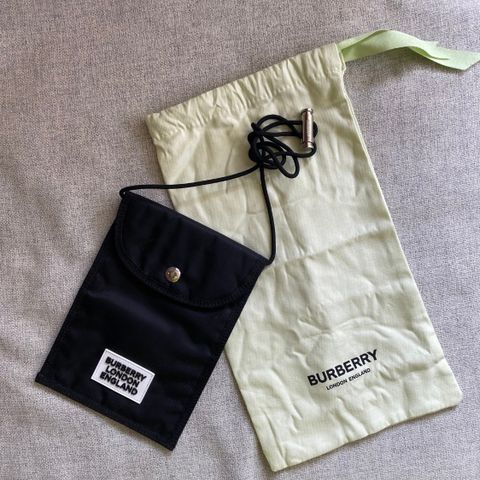 Moncler bucket hat burberry sidebag