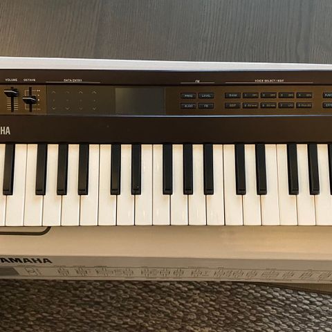 Yamaha Reface DX selges