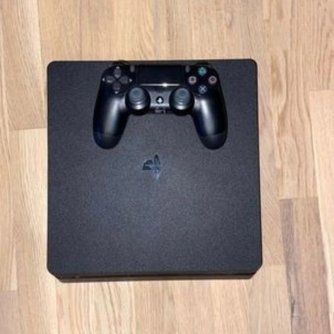 PLAYSTATION 4 SLIM