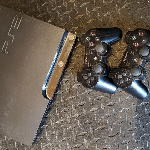 Playstation 3 inkl 2 controller og 12 spill