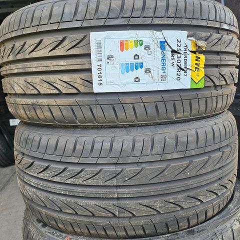 Selger 2stk. ny sommer dekk 225/30R 20, 85 W, Delinte Thunder 07