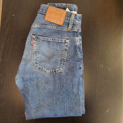 Levis jeans str 28