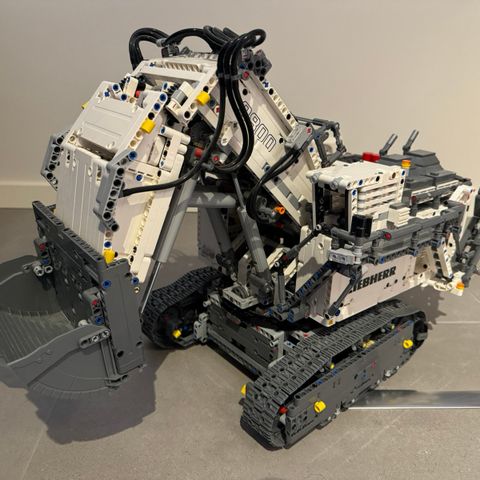 Lego technic 42100 Liebherr R 9800