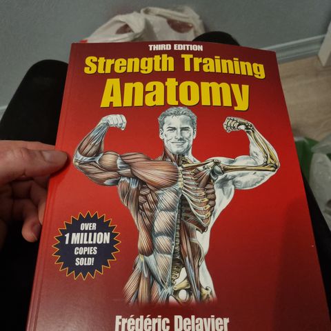 Strenght training anatomy bok