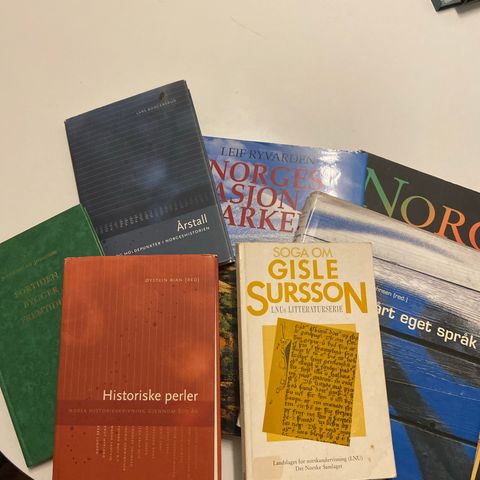 Bøker for en med interesse for Norsk historie, språk og natur