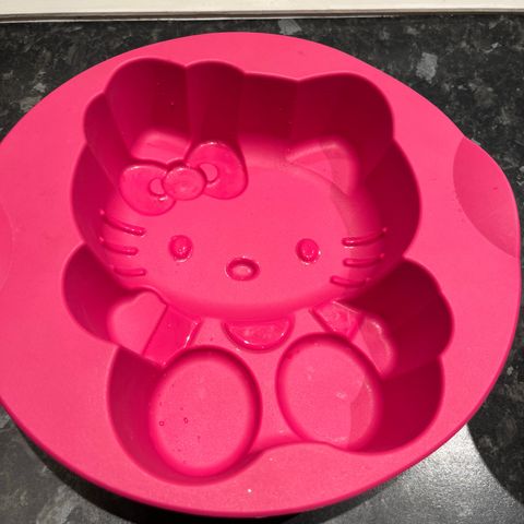 Tupperware hello kitty silikon kakeformer